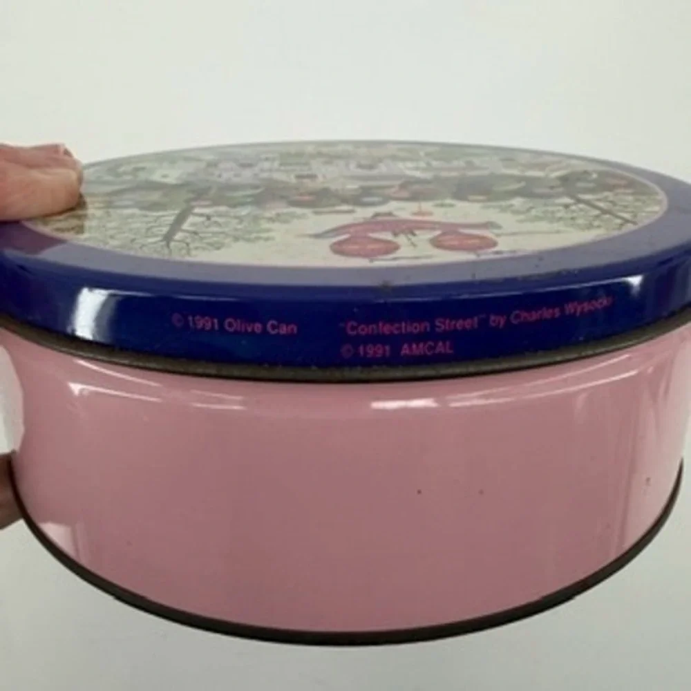 Vintage 1991 Charles Wysocki Confection Street Round Tin Pink Blue Folk Art 7in